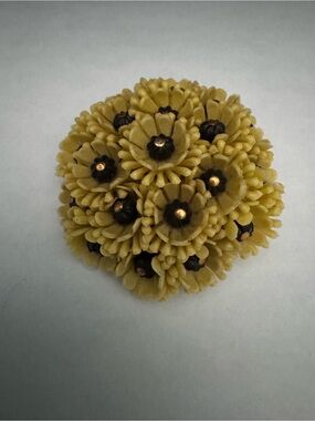 Vintage 1950s–1960s plastic flower bouquet cluster brooch Hong Kong